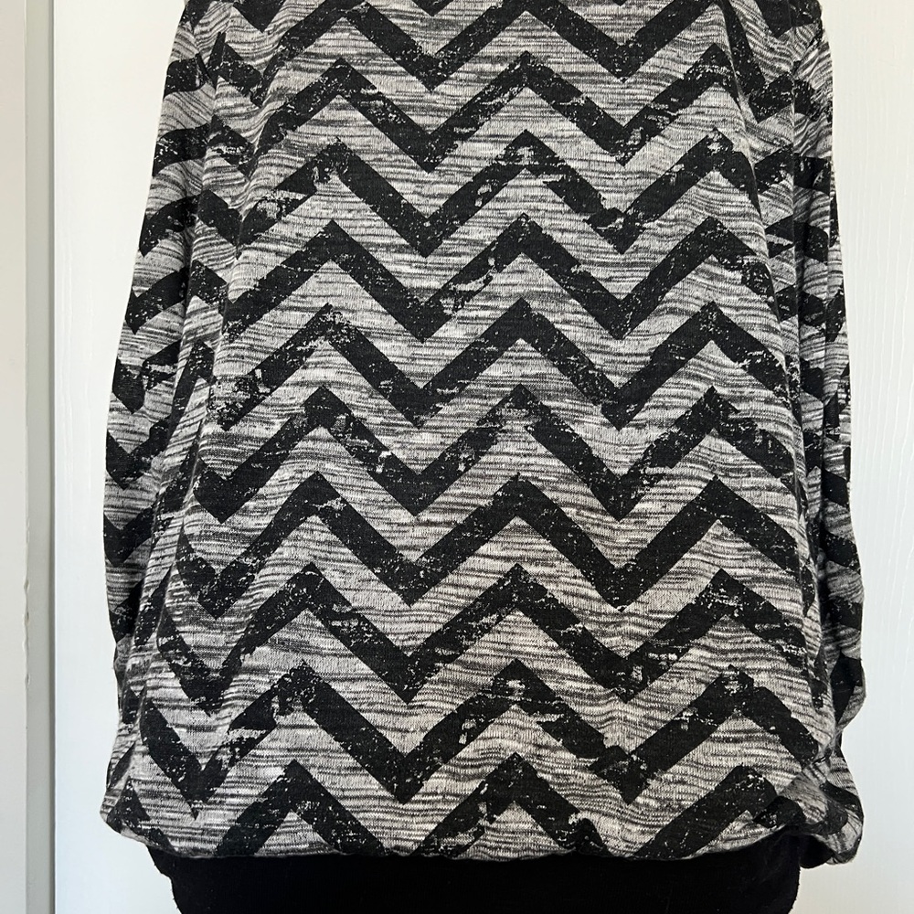 Chevron patterned top - Picture 4 of 5